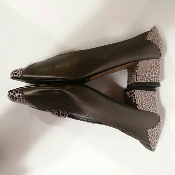 Amanda gray career shoe with metallic anim… - Picture 4 of 7